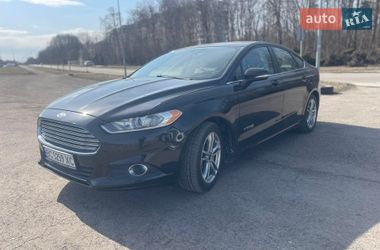 Седан Ford Fusion 2015 в Львові