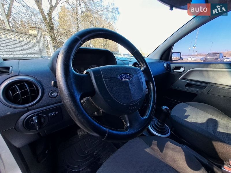 Хэтчбек Ford Fusion 2004 в Виннице