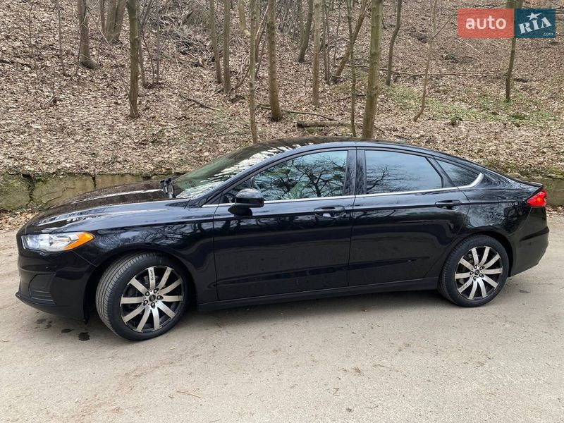 Седан Ford Fusion 2019 в Львове