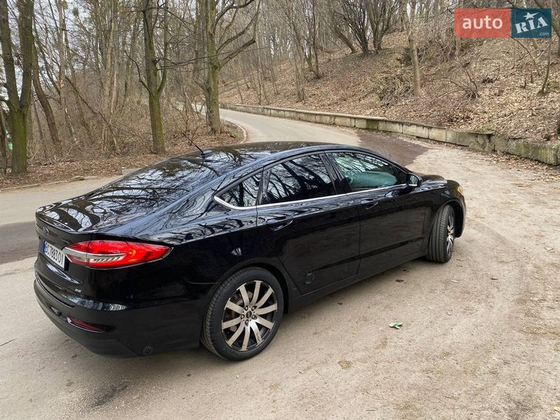 Седан Ford Fusion 2019 в Львове
