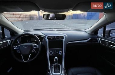 Седан Ford Fusion 2015 в Ужгороде