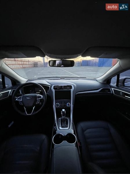 Седан Ford Fusion 2015 в Ужгороде