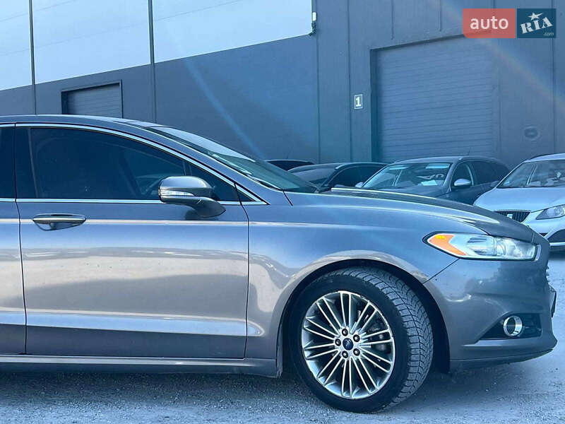 Седан Ford Fusion 2014 в Львові