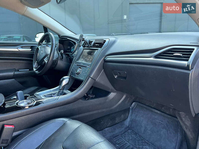 Седан Ford Fusion 2014 в Львові