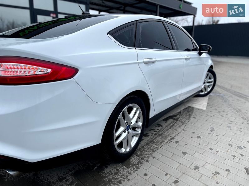 Седан Ford Fusion 2015 в Буче
