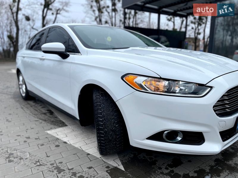 Седан Ford Fusion 2015 в Буче