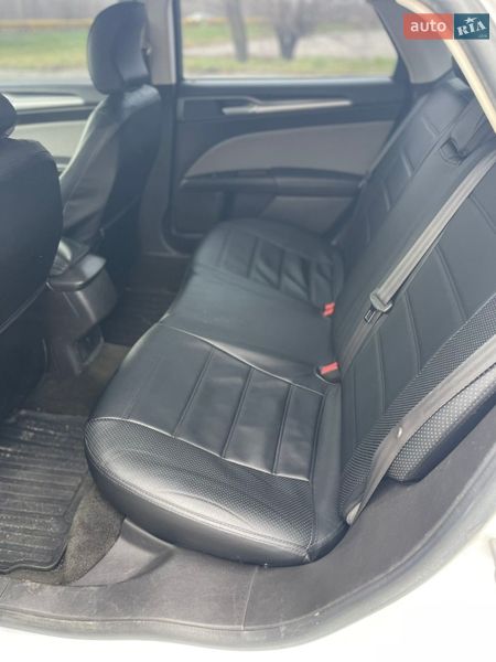 Седан Ford Fusion 2015 в Буче