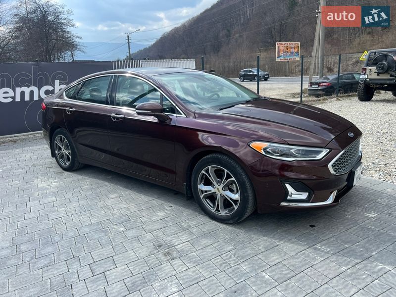 Седан Ford Fusion 2019 в Яремче