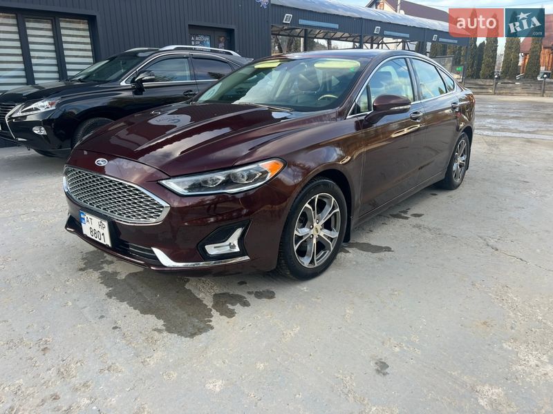 Седан Ford Fusion 2019 в Яремче