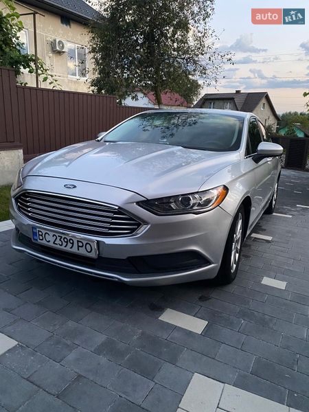 Седан Ford Fusion 2016 в Самборі