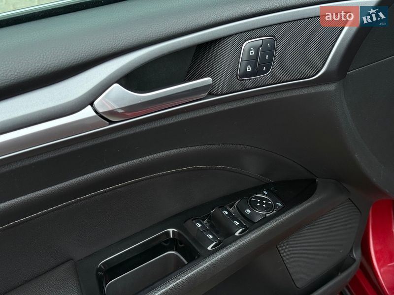 Седан Ford Fusion 2014 в Одесі