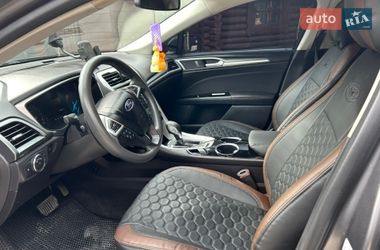 Седан Ford Fusion 2012 в Микуличине