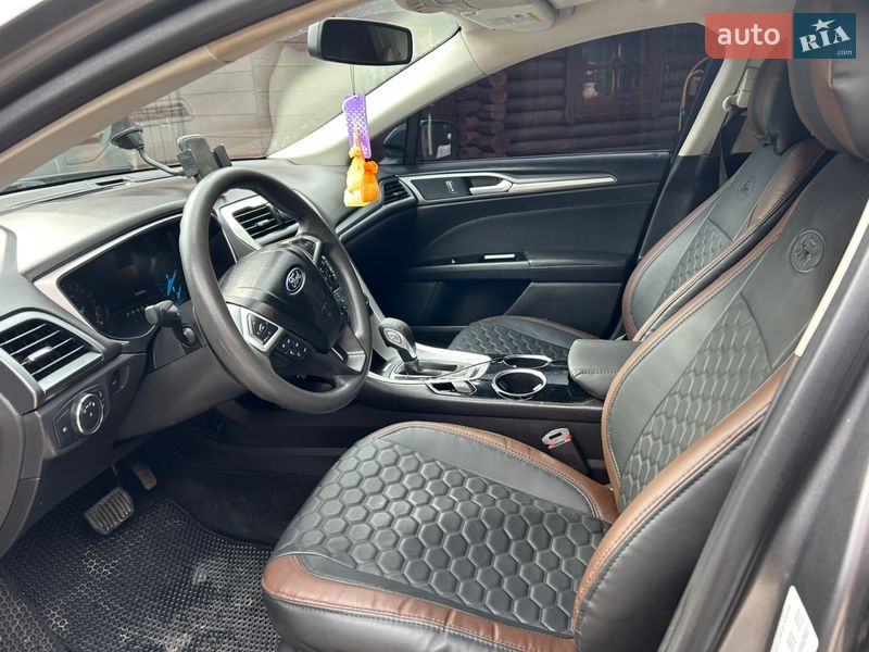 Седан Ford Fusion 2012 в Микуличине