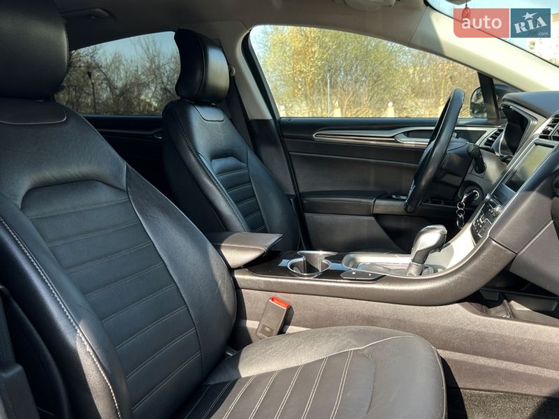 Седан Ford Fusion 2015 в Львове