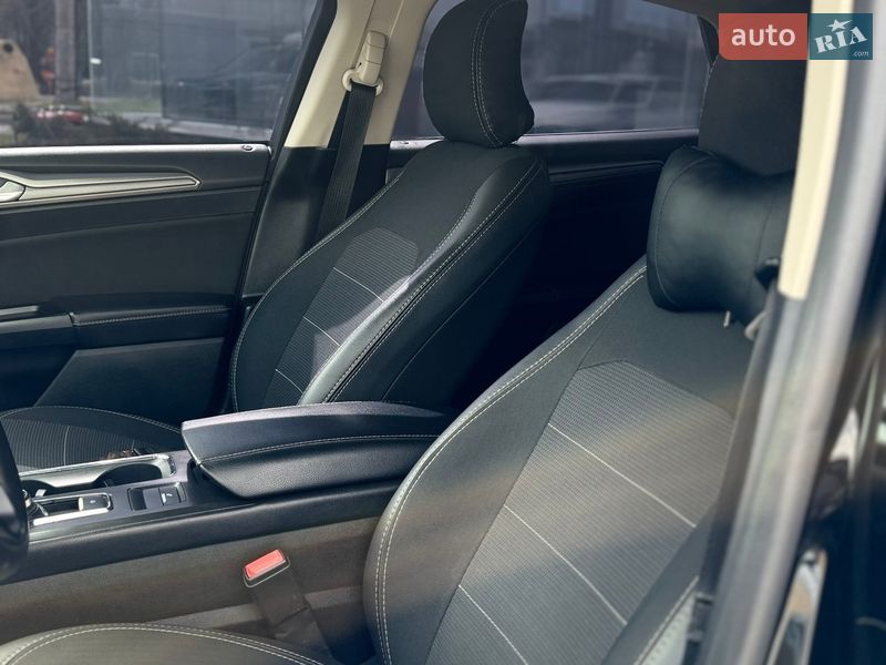 Седан Ford Fusion 2017 в Одесі