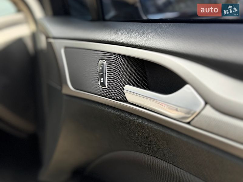 Седан Ford Fusion 2017 в Одесі