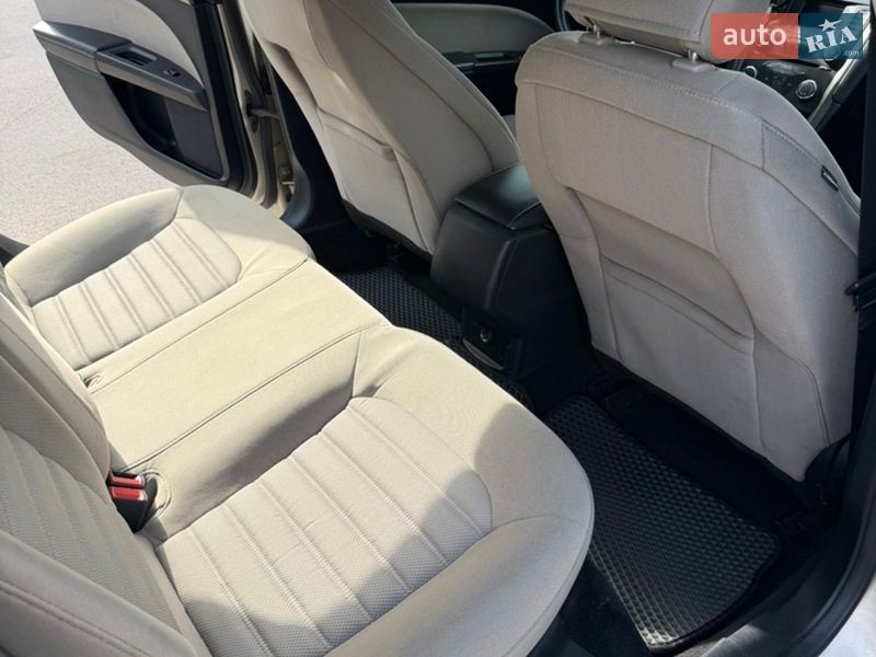 Седан Ford Fusion 2016 в Киеве фото 7 Седан Ford Fusion 2016 в Киеве