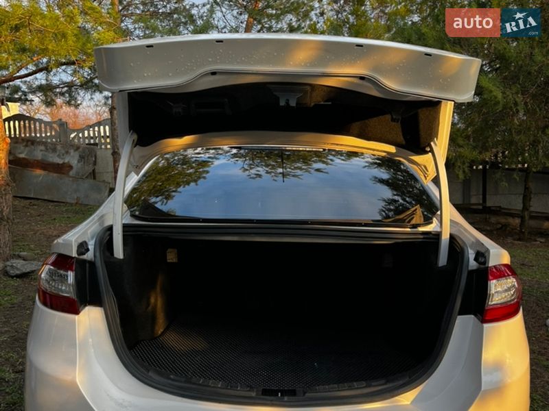 Седан Ford Fusion 2013 в Днепре