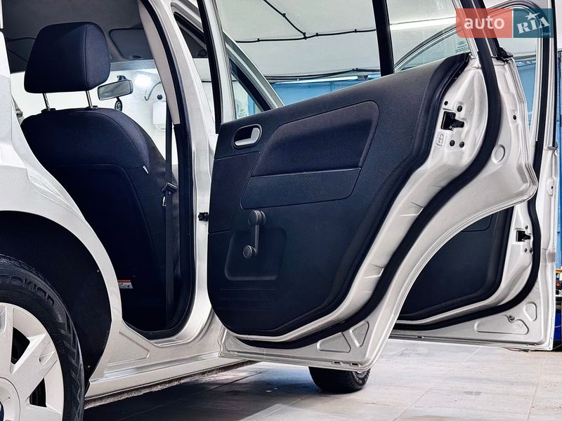 Хэтчбек Ford Fusion 2007 в Стрые