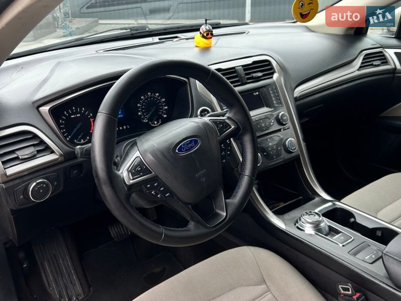 Седан Ford Fusion 2016 в Малині