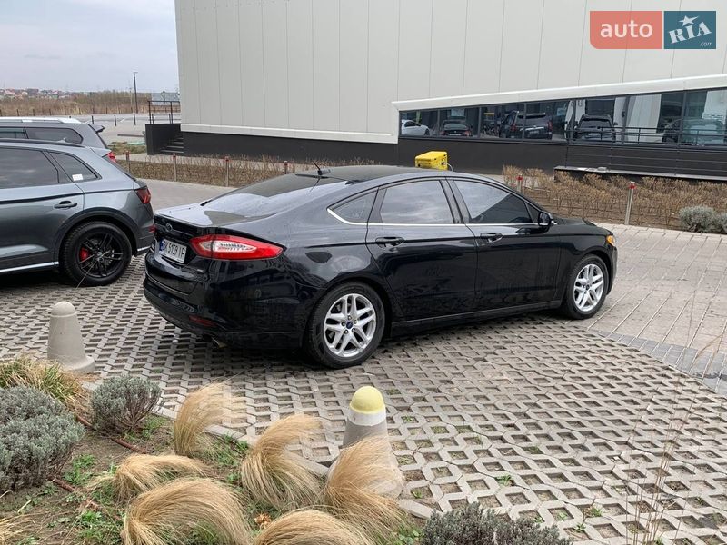 Седан Ford Fusion 2015 в Рівному