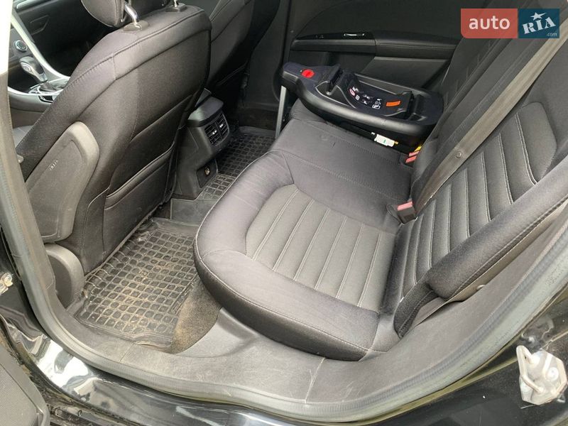 Седан Ford Fusion 2015 в Рівному