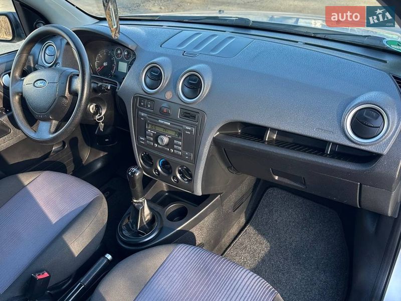 Хэтчбек Ford Fusion 2006 в Хороле фото 18 Хэтчбек Ford Fusion 2006 в Хороле