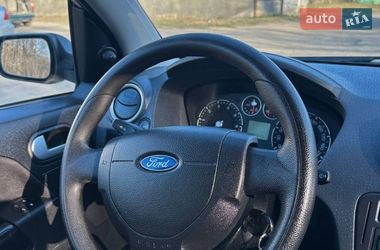 Хэтчбек Ford Fusion 2006 в Хороле