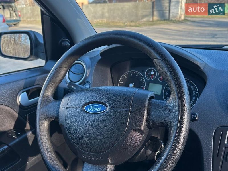 Хэтчбек Ford Fusion 2006 в Хороле фото 21 Хэтчбек Ford Fusion 2006 в Хороле