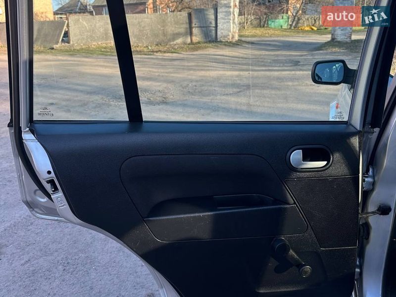 Хэтчбек Ford Fusion 2006 в Хороле фото 25 Хэтчбек Ford Fusion 2006 в Хороле