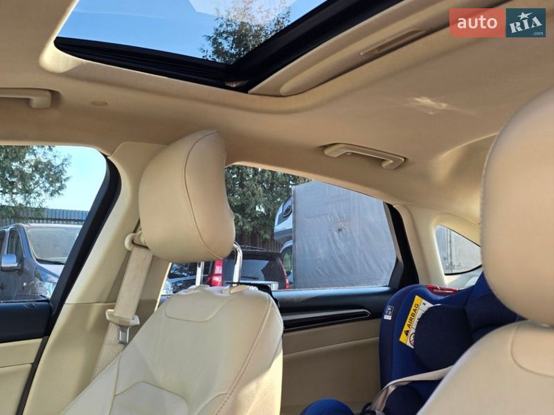 Седан Ford Fusion 2013 в Ужгороді