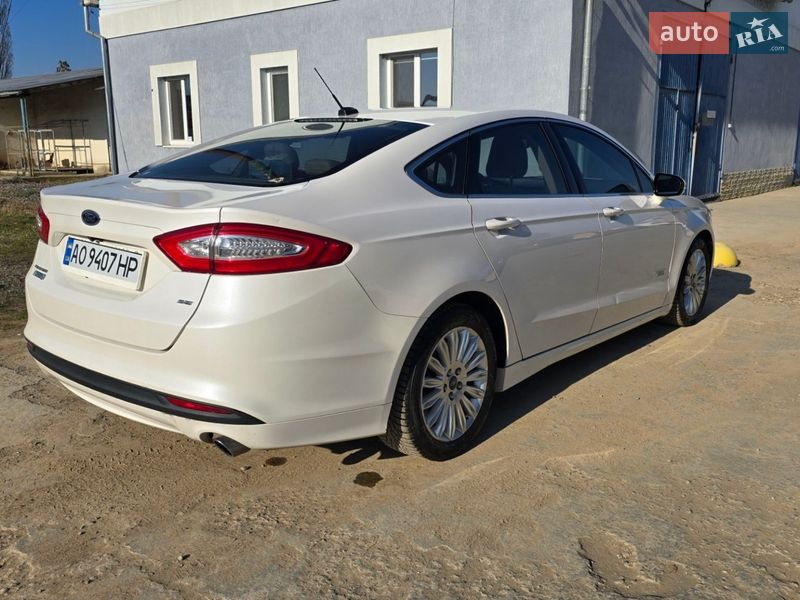 Седан Ford Fusion 2013 в Ужгороді