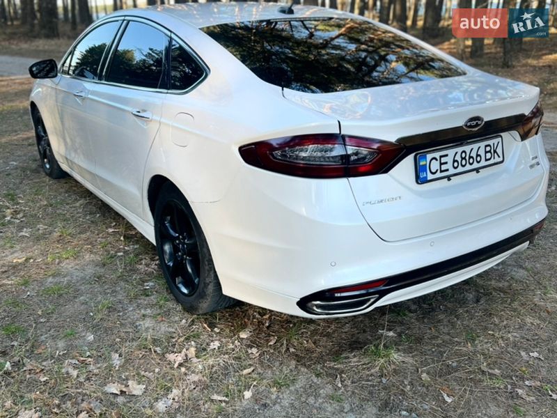 Седан Ford Fusion 2015 в Ровно