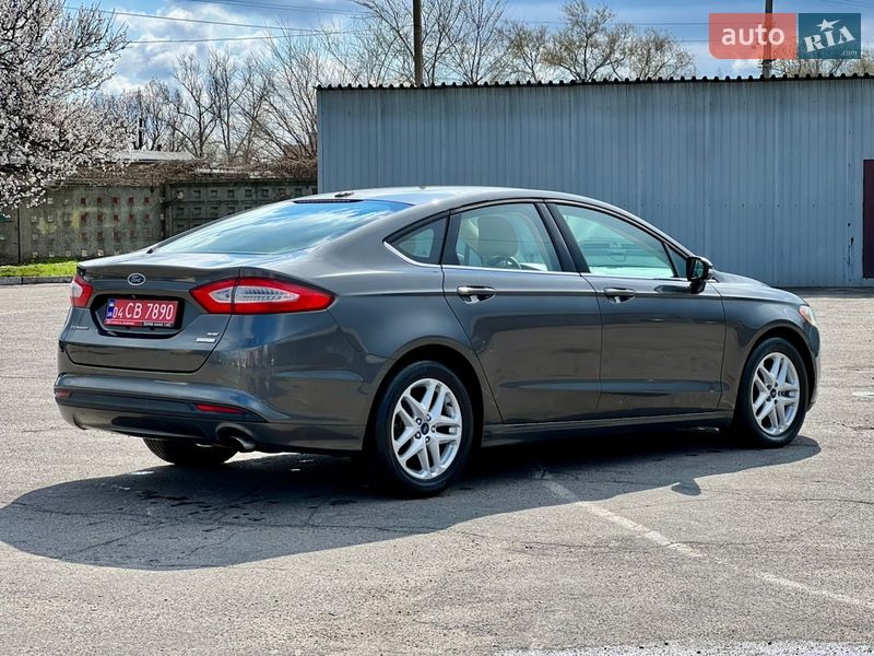 Седан Ford Fusion 2015 в Горішніх Плавнях