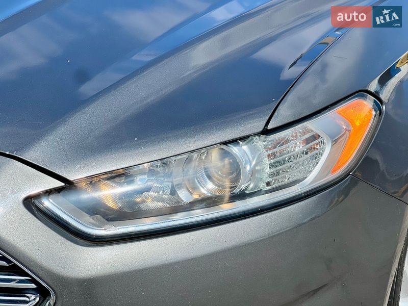 Седан Ford Fusion 2015 в Горішніх Плавнях