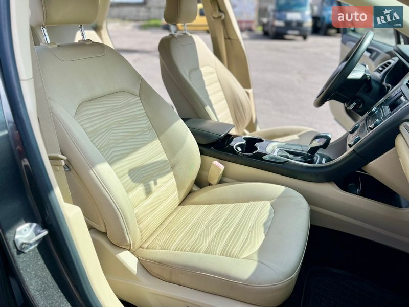 Седан Ford Fusion 2015 в Горішніх Плавнях