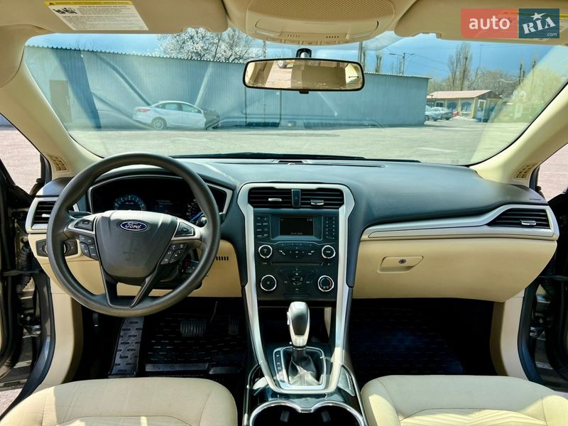 Седан Ford Fusion 2015 в Горішніх Плавнях