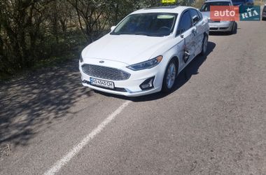 Седан Ford Fusion 2019 в Хусті