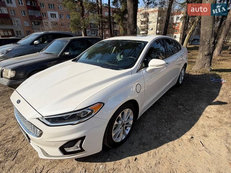 Седан Ford Fusion 2019 в Львове
