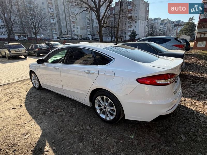 Седан Ford Fusion 2019 в Львове