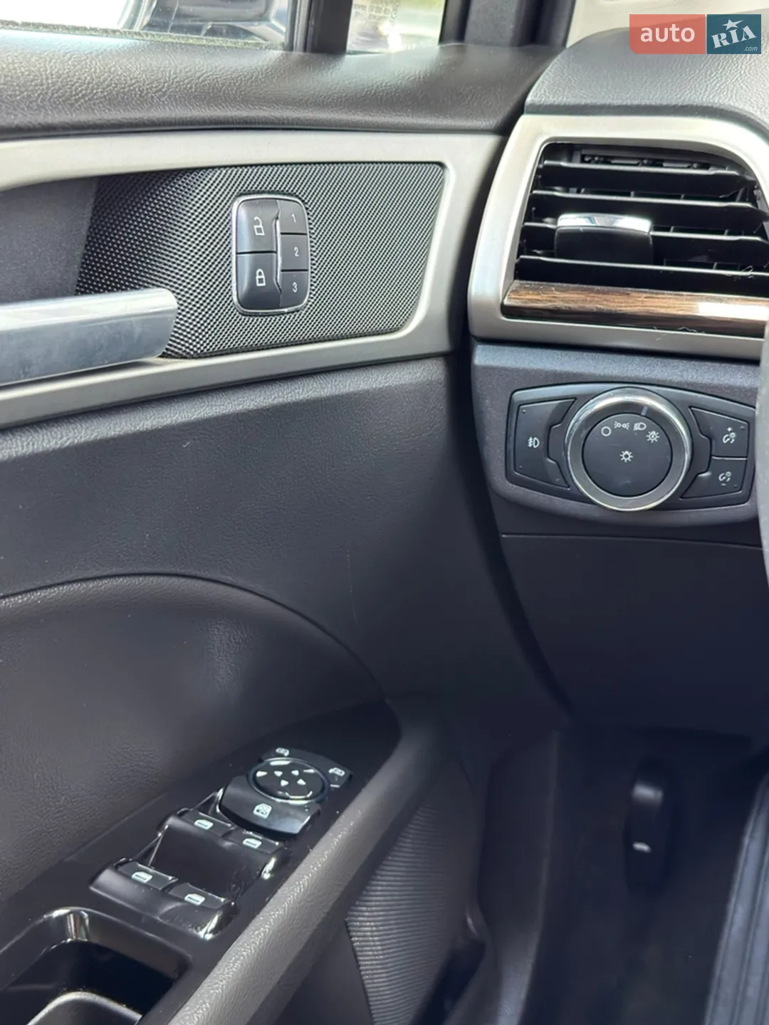 2015 Ford Fusion - мініатюра 28
