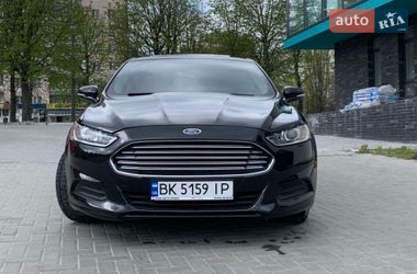 Седан Ford Fusion 2015 в Рівному