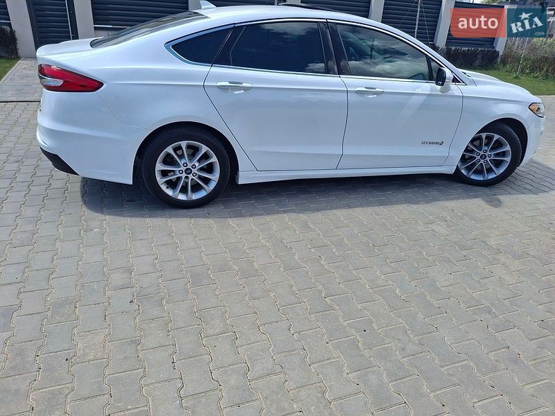 Седан Ford Fusion 2019 в Одесі