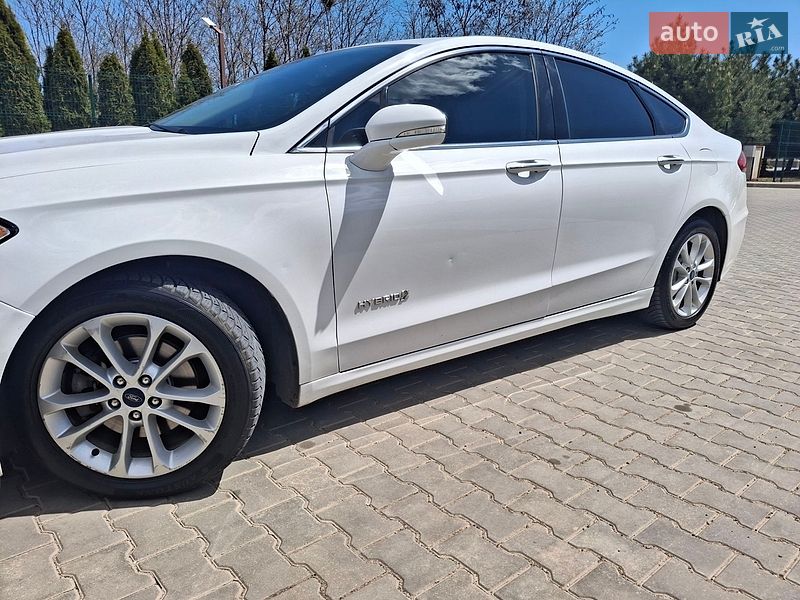 Седан Ford Fusion 2019 в Одесі