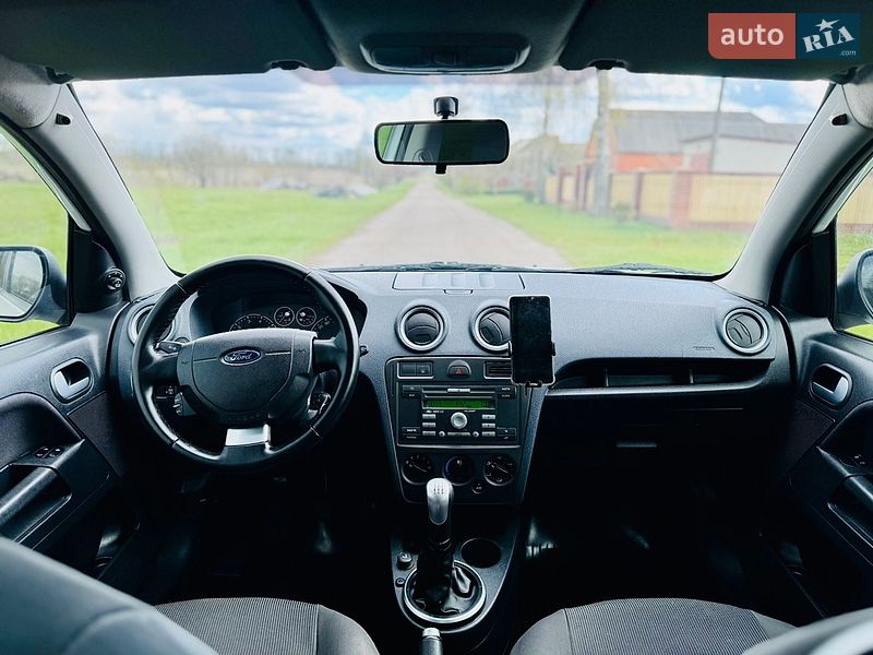 Хэтчбек Ford Fusion 2010 в Ромнах