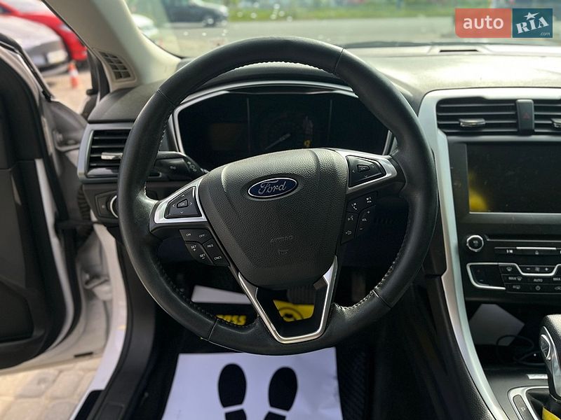 Седан Ford Fusion 2016 в Мукачевому