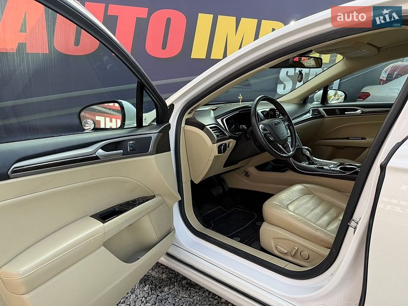 Седан Ford Fusion 2012 в Стрию