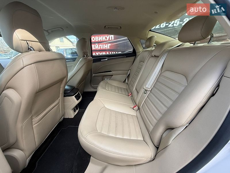 Седан Ford Fusion 2012 в Стрию