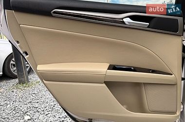 Седан Ford Fusion 2012 в Стрию