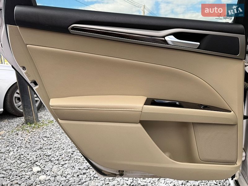 Седан Ford Fusion 2012 в Стрию